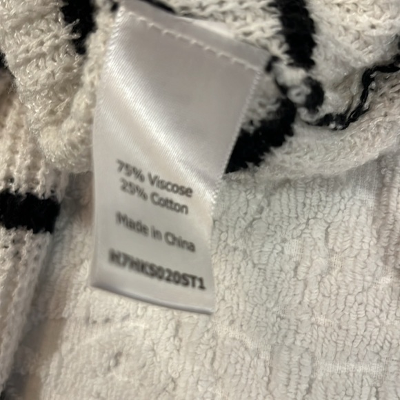 Market&Spruce sweater. - Picture 4 of 5